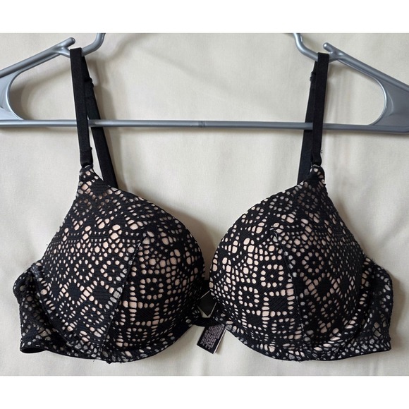 Victoria's Secret Other - Victorias Secret Push Up Bra 36B Black Lace Crochet Overlay Beige Underwire